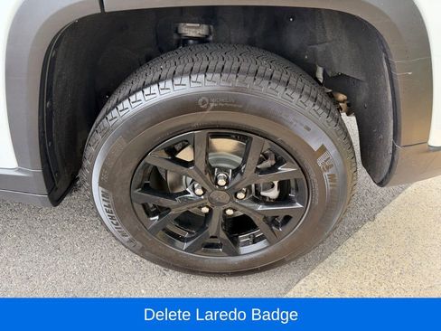 Certified 2025 Jeep Grand Cherokee Altitude AWD/4WD image 14