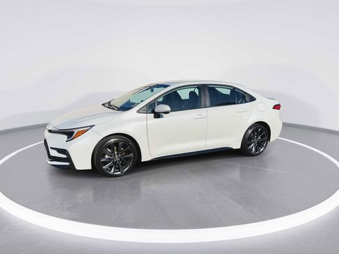 Used 2026 Toyota Corolla SE FWD image 4