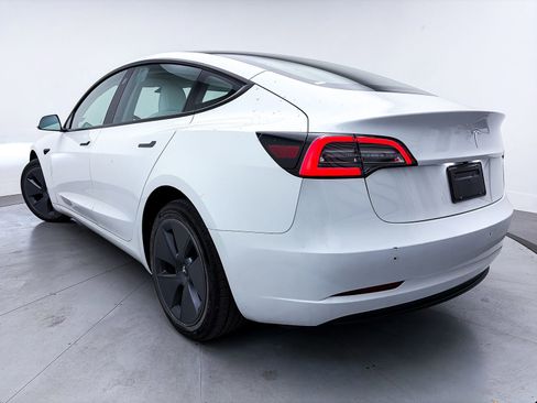 Used 2023 Tesla Model 3 Standard Range image 2