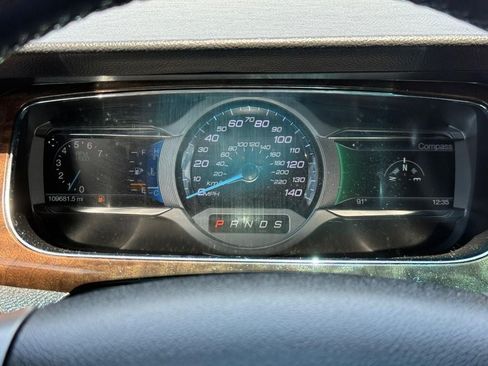 Used 2019 Ford Taurus Limited FWD image 21