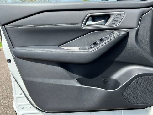New 2026 Nissan Rogue Platinum AWD/4WD image 13