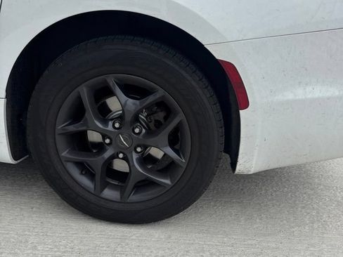 Used 2019 Chrysler Pacifica Limited w/ S Appearance Package FWD image 15