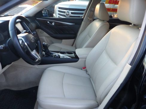 Used 2018 INFINITI Q50 Luxe w/ Essential Package (3.0T Luxe) image 9