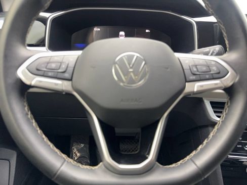 Used 2025 Volkswagen Taos SE FWD image 58