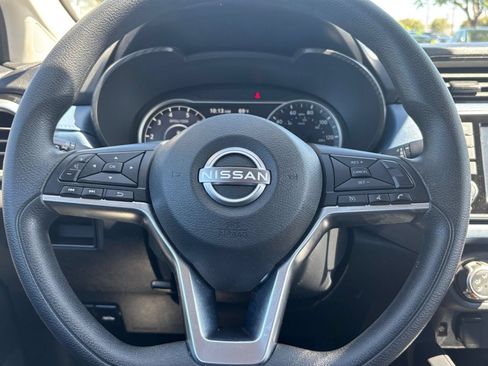 Used 2025 Nissan Versa SV FWD image 28