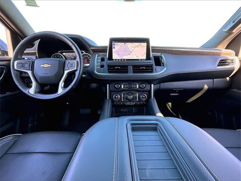 Used 2021 Chevrolet Suburban Premier w/ Premium Package image 21