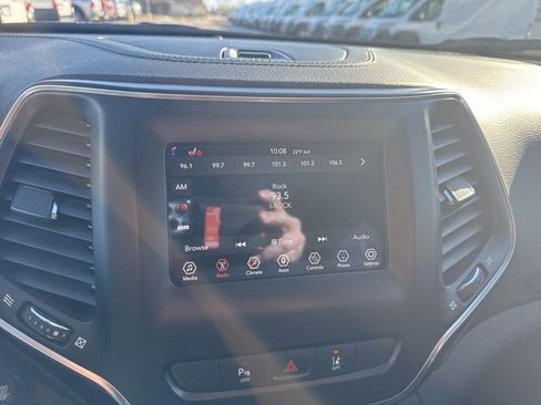 Used 2021 Jeep Cherokee Latitude Plus image 27