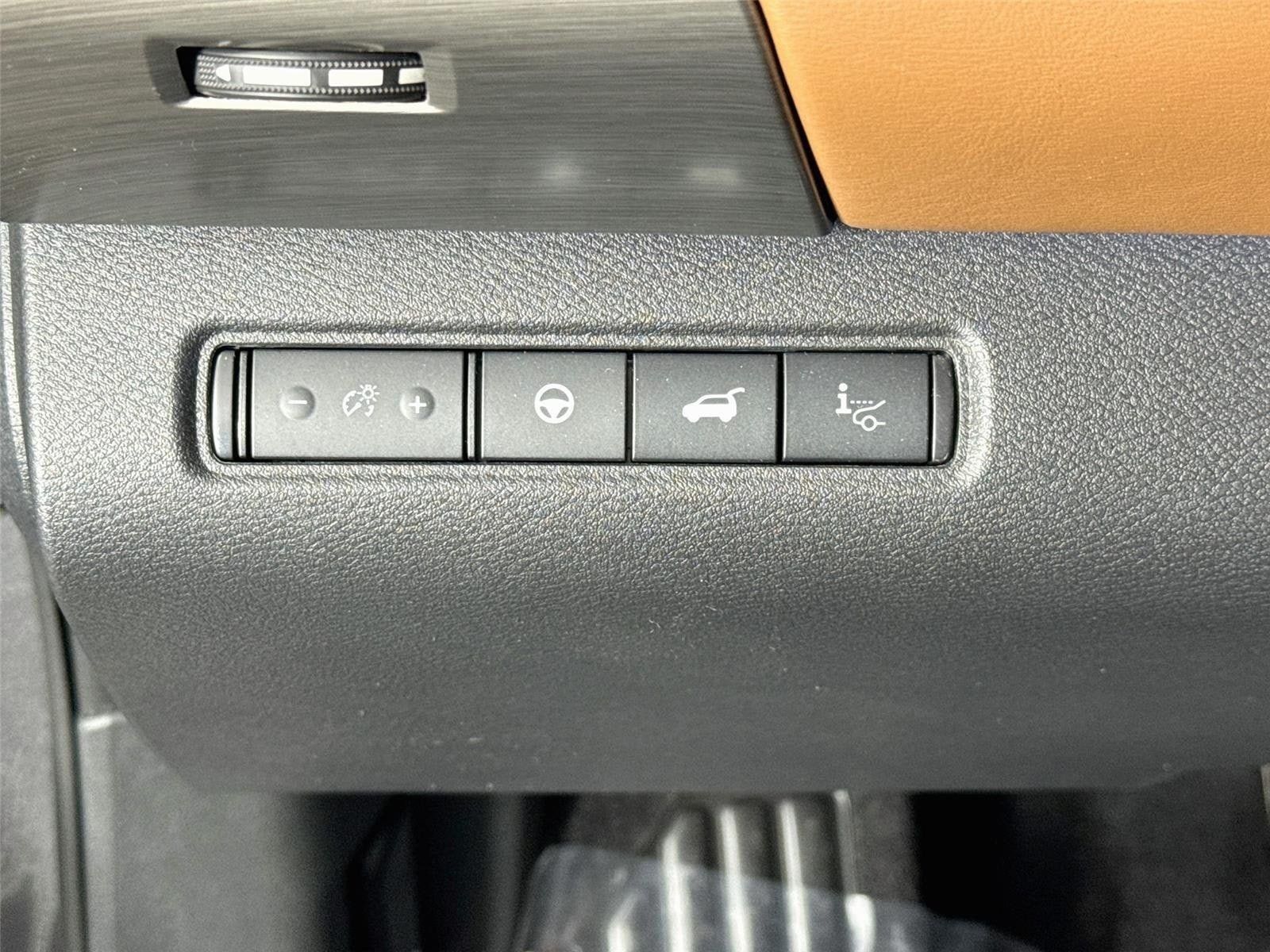 Certified 2025 Nissan Pathfinder Platinum w/ Cargo Package FWD image 10