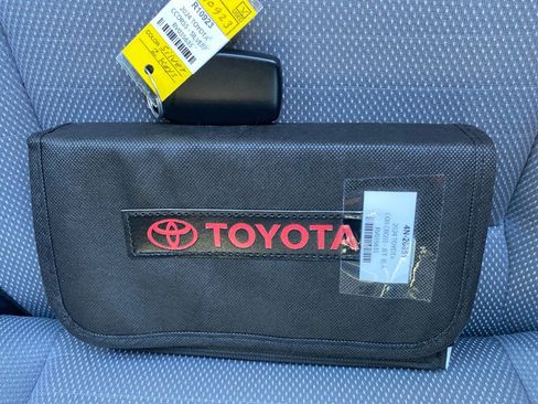 Used 2024 Toyota Corolla Cross AWD Hybrid image 38