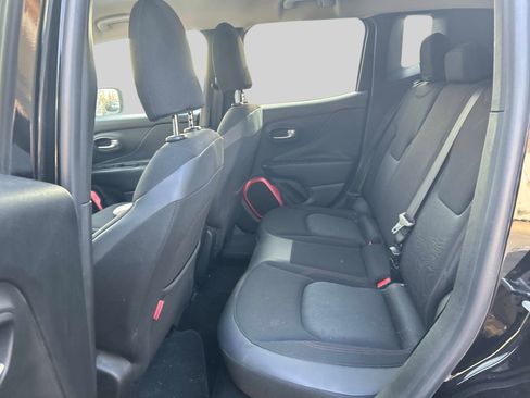 Used 2015 Jeep Renegade Trailhawk image 11