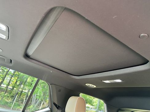 Used 2022 Chevrolet Traverse Premier AWD/4WD image 18