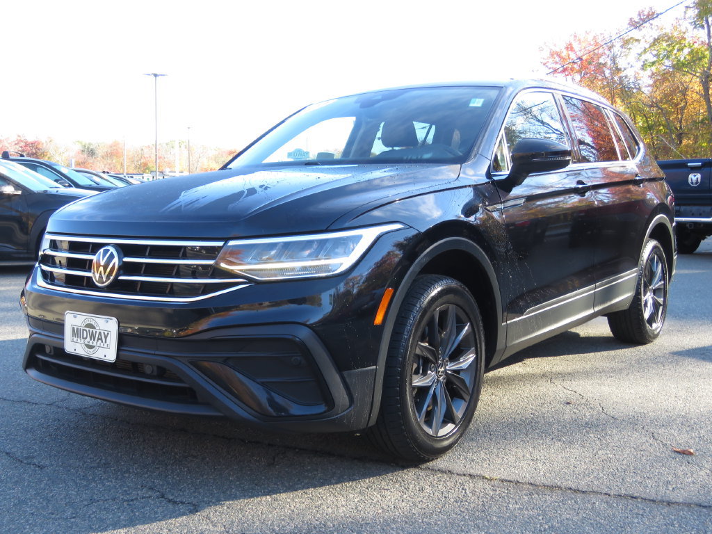 Used 2022 Volkswagen Tiguan SE w/ Panoramic Sunroof Package AWD/4WD image 1