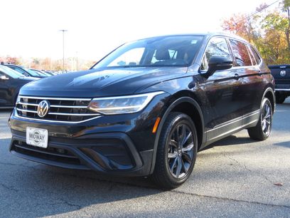 Used 2022 Volkswagen Tiguan SE w/ Panoramic Sunroof Package