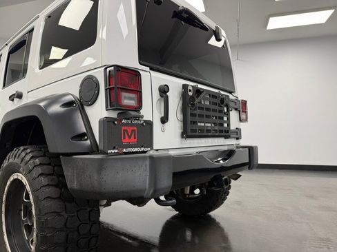 Used 2015 Jeep Wrangler Unlimited Sahara AWD/4WD image 19