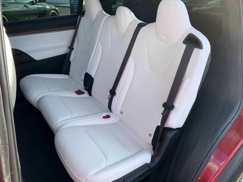 Used 2024 Tesla Model X image 3