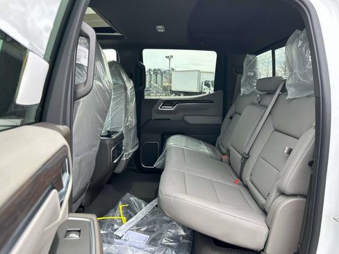 New 2026 GMC Sierra 1500 SLT w/ SLT Premium Package AWD/4WD image 8