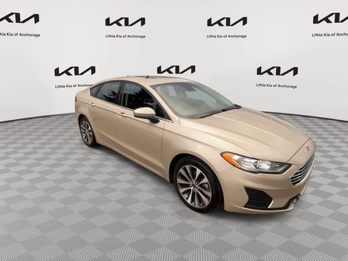 Used 2019 Ford Fusion SE AWD/4WD image 2