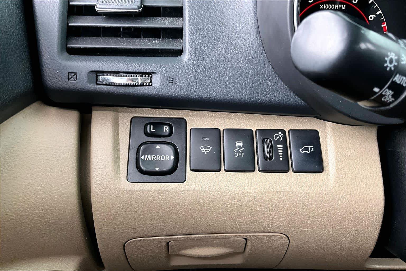 Used 2013 Toyota Highlander Limited AWD/4WD image 33