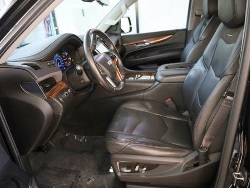 Used 2017 Cadillac Escalade Luxury AWD/4WD image 25