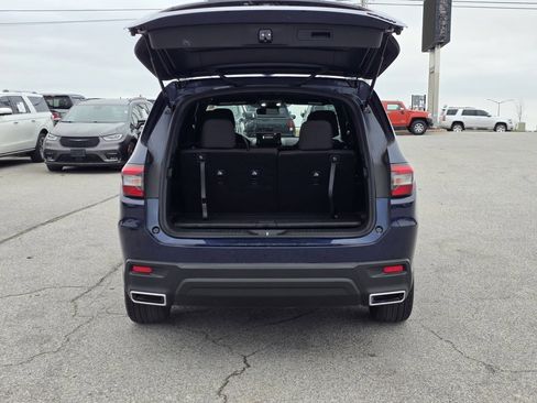 Used 2025 Honda Pilot Sport image 7