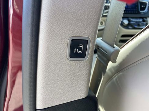 Used 2017 Chrysler Pacifica Limited w/ UConnect Theater Package image 12