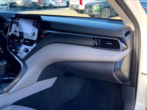 Used 2021 Toyota Camry SE image 16