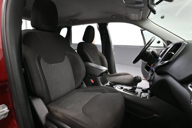 Used 2019 Jeep Cherokee Sport w/ Cold Weather Group AWD/4WD image 36