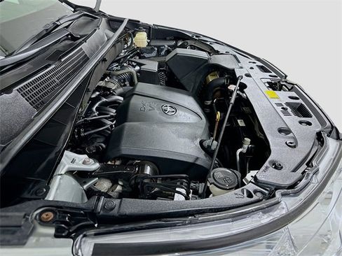 Used 2018 Toyota Highlander XLE image 28