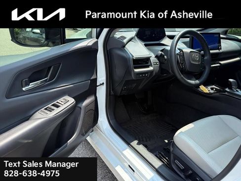 Used 2024 Toyota Prius XLE FWD image 17