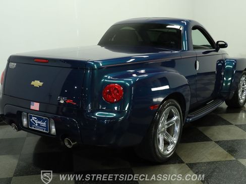 Used 2006 Chevrolet SSR w/ Preferred Equipment Group RWD image 11