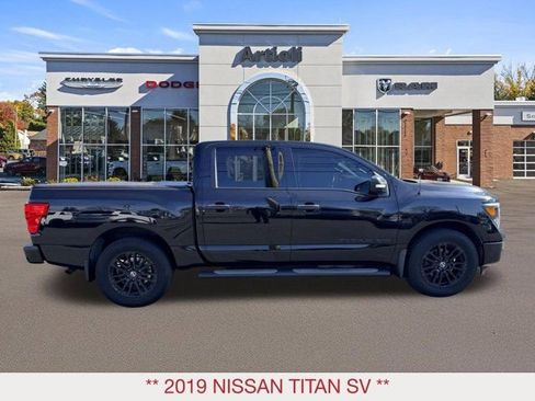 Used 2019 Nissan Titan SV w/ SV Convenience Package image 7