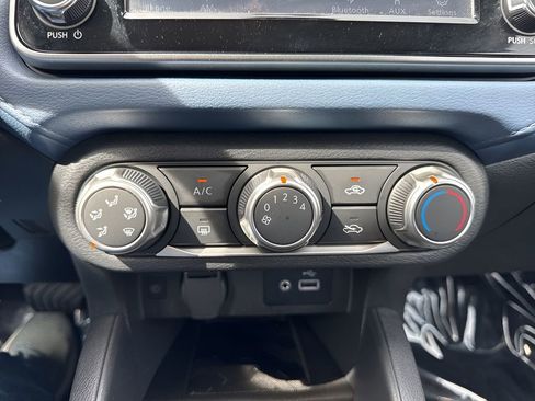 Used 2025 Nissan Versa SV image 17