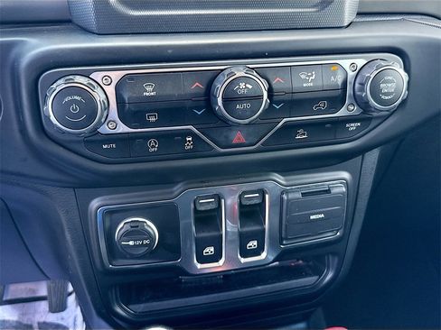 Used 2022 Jeep Wrangler Willys image 17