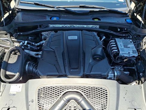 Used 2023 Porsche Macan S AWD/4WD image 30