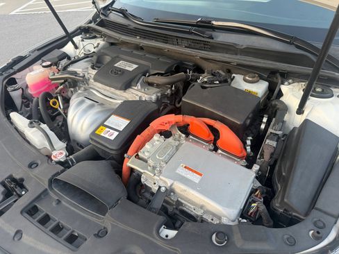 Used 2018 Toyota Avalon Limited image 32