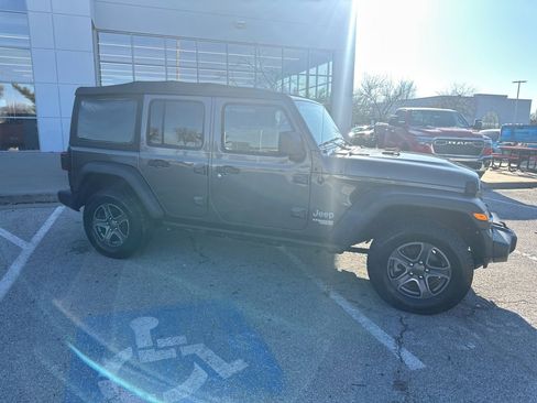 Used 2018 Jeep Wrangler Unlimited Sport S image 33