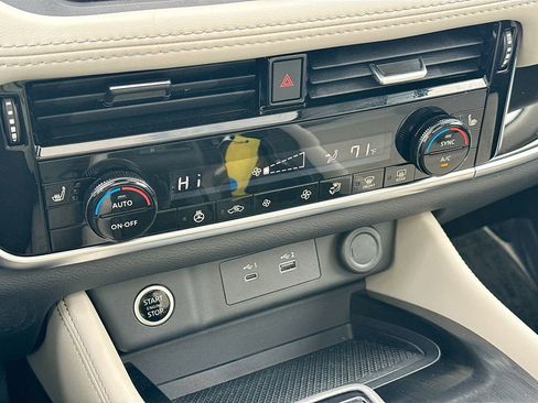 Used 2023 Nissan Rogue SL image 13