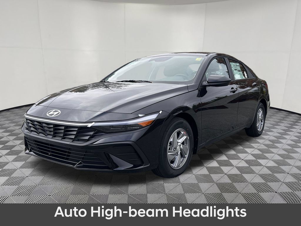 Certified 2026 Hyundai Elantra SE FWD image 2