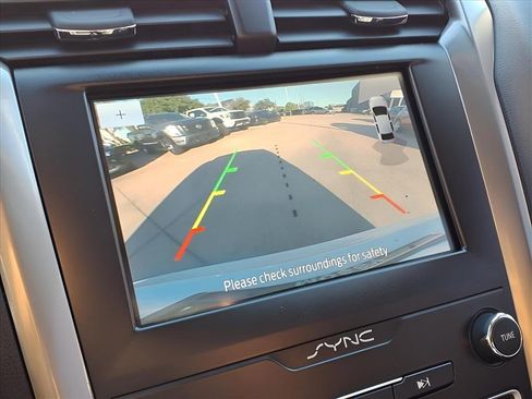 Used 2020 Ford Fusion SE image 21