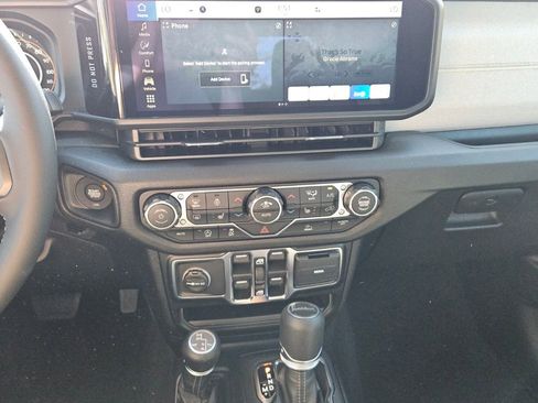 New 2026 Jeep Gladiator Sport AWD/4WD image 17