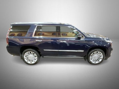 Used 2017 Cadillac Escalade Platinum image 4