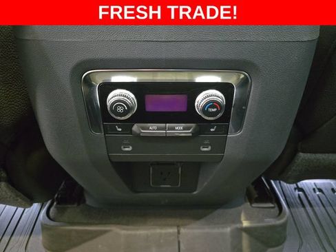 Used 2022 GMC Yukon Denali w/ Denali Premium Package AWD/4WD image 37