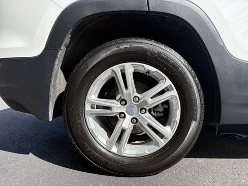 Certified 2022 GMC Terrain SLE w/ Driver Convenience Package image 16