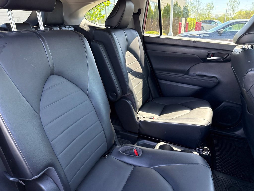 Used 2021 Toyota Highlander XLE AWD/4WD image 27