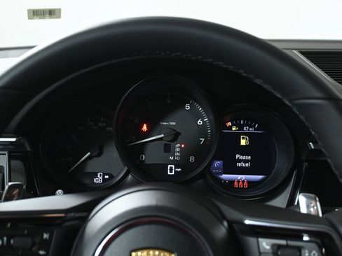 Used 2026 Porsche Macan AWD/4WD image 20