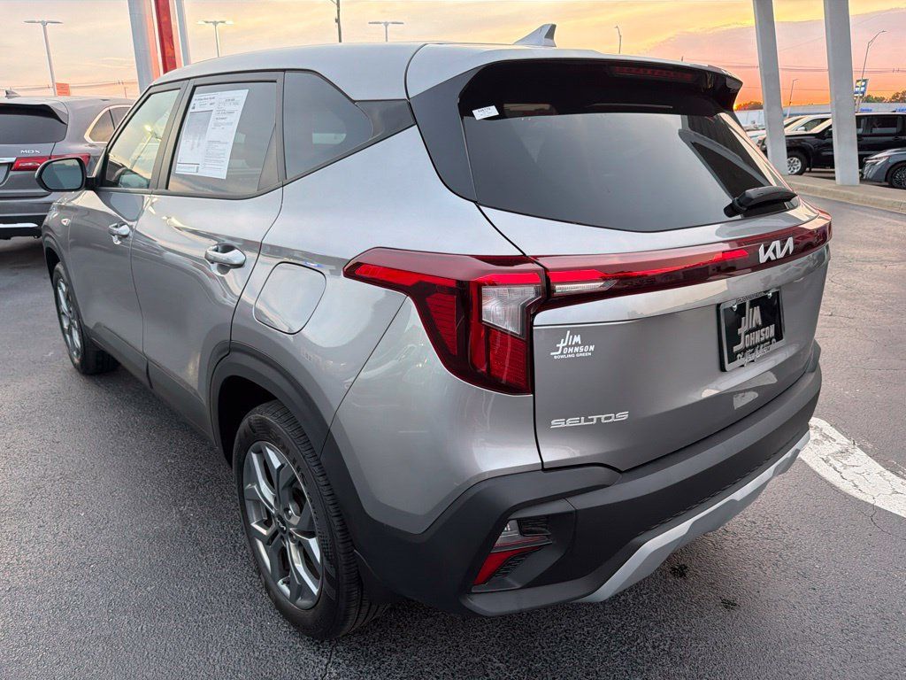 Used 2026 Kia Seltos LX AWD/4WD image 3