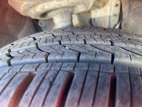 Used 2021 Toyota Highlander XLE image 3