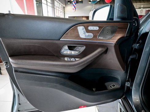 Used 2021 Mercedes-Benz GLS 450 4MATIC image 15