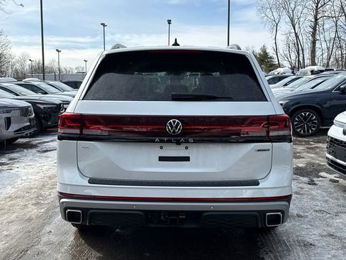 New 2026 Volkswagen Atlas Peak Edition image 4