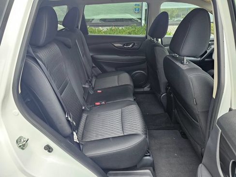 Used 2018 Nissan Rogue SV FWD image 12
